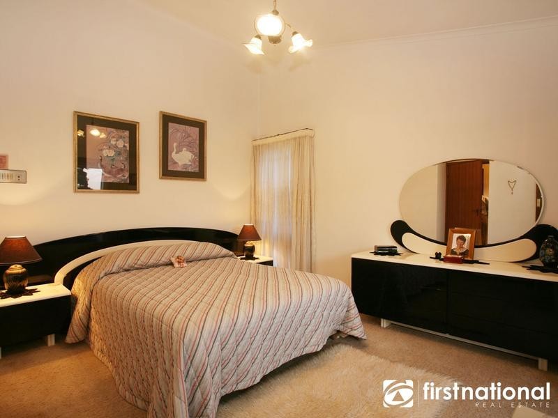 33 Outlook Drive, Berwick VIC 3806