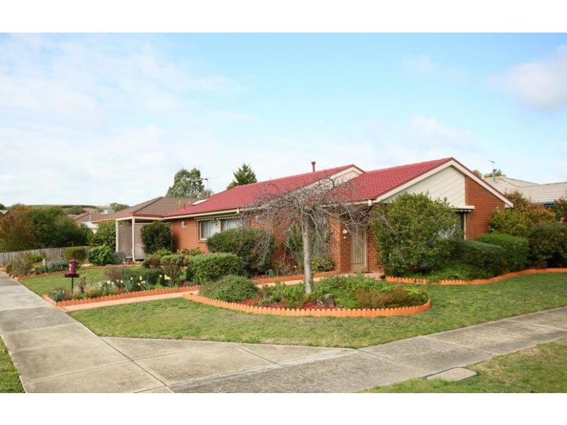 24 Strathavan Drive, Berwick VIC 3806