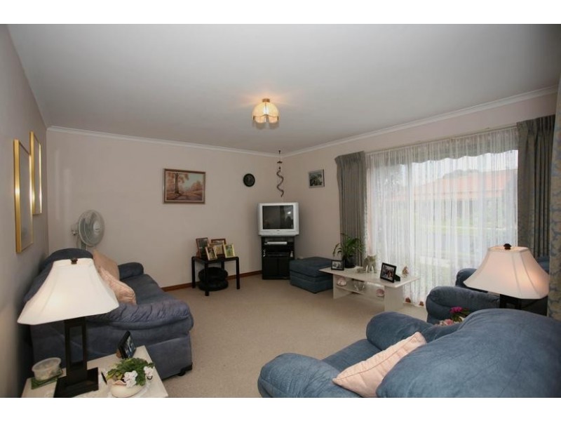 24 Strathavan Drive, Berwick VIC 3806