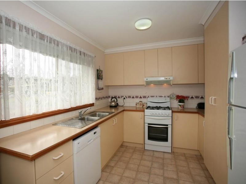 24 Strathavan Drive, Berwick VIC 3806