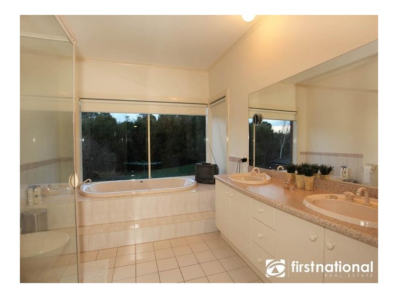 21 Caravelle Court, Berwick VIC 3806