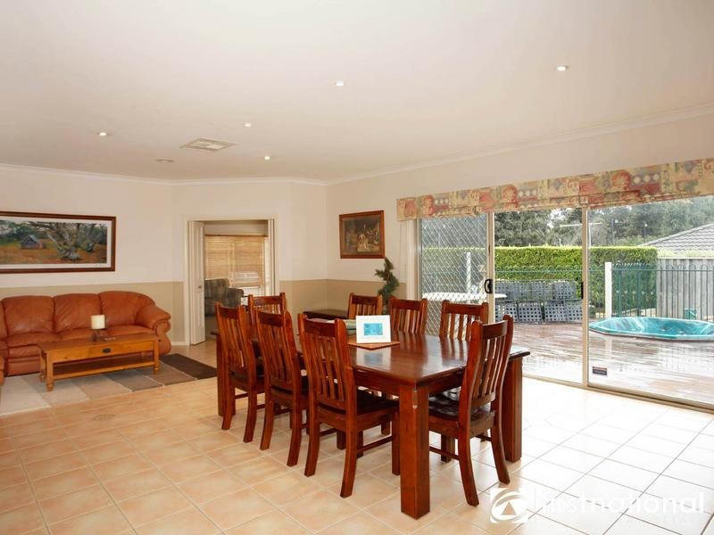 18 Windsor Drive, Beaconsfield VIC 3807