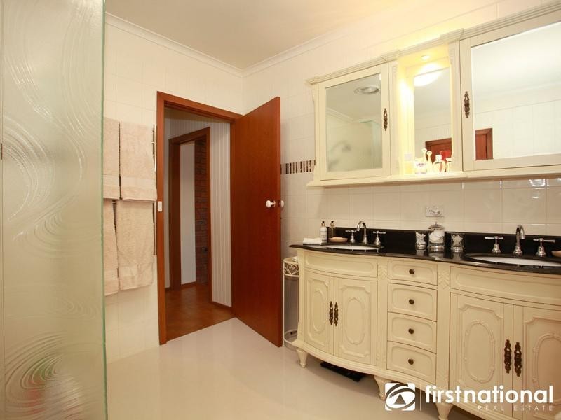 14 Crawley Road, Narre Warren North VIC 3804