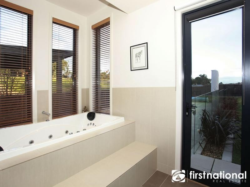 6 Connassidy Close, Beaconsfield VIC 3807