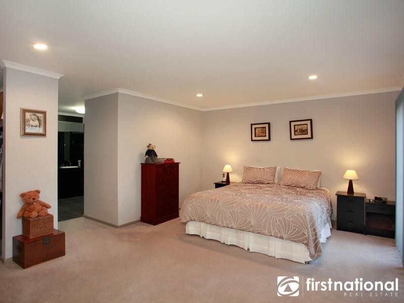 11-12 Maclaine Court, Narre Warren North VIC 3804