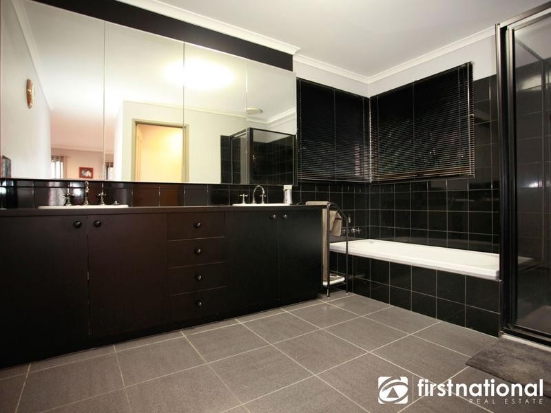 11-12 Maclaine Court, Narre Warren North VIC 3804