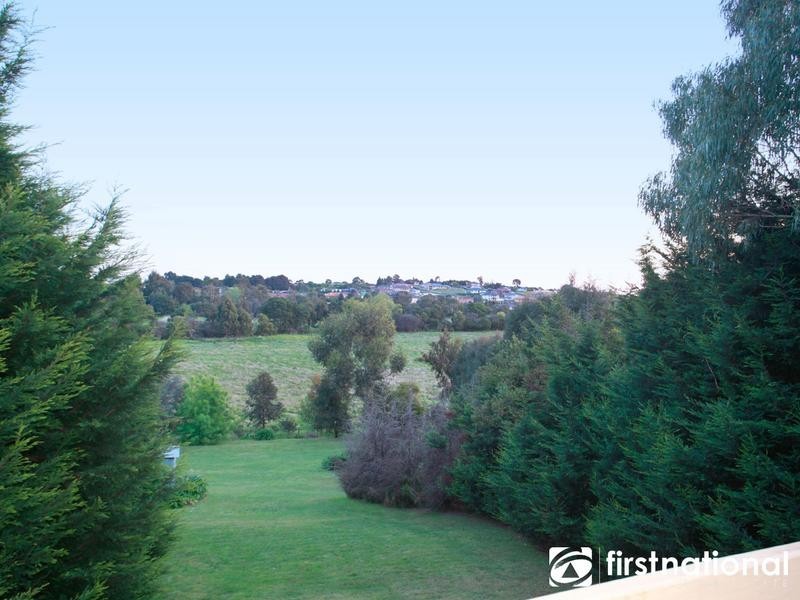 11-12 Maclaine Court, Narre Warren North VIC 3804