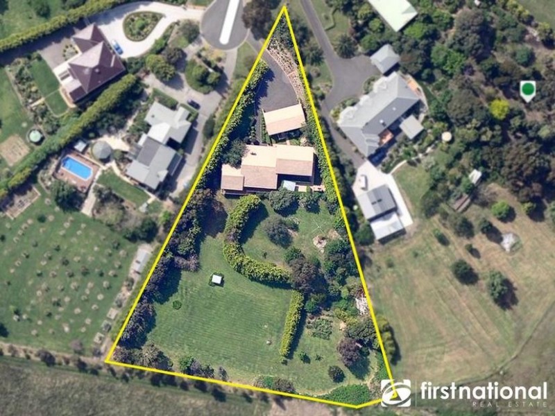 11-12 Maclaine Court, Narre Warren North VIC 3804