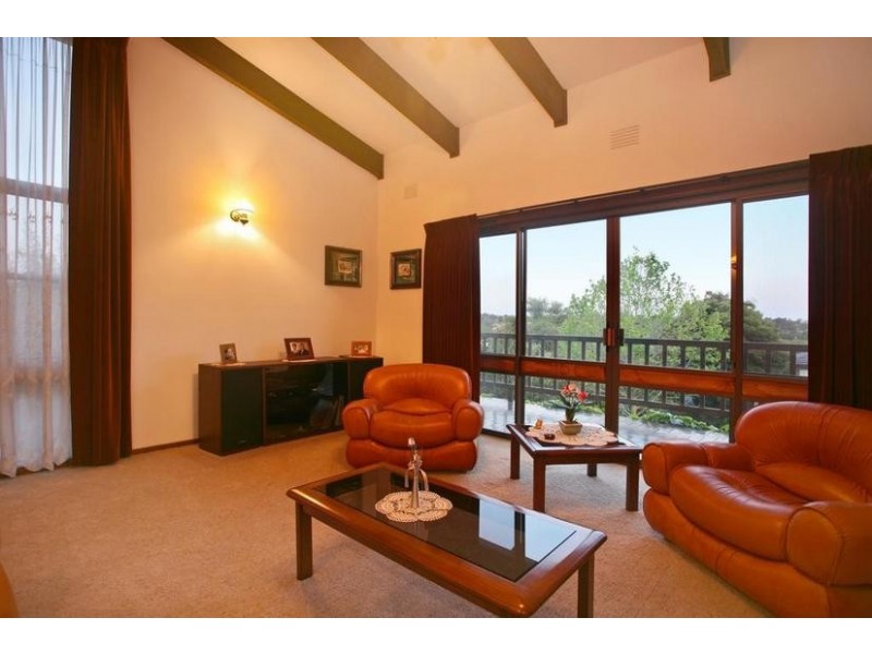 33 Outlook Drive, Berwick VIC 3806