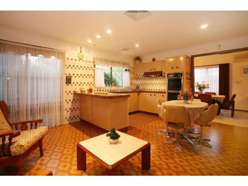 33 Outlook Drive, Berwick VIC 3806