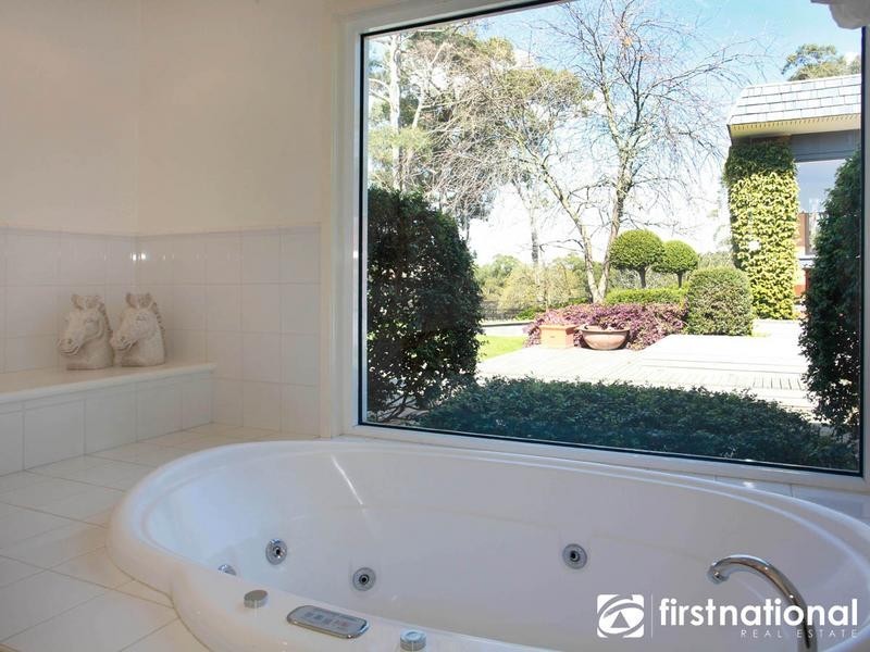 70 Hayseys Rd, Narre Warren East VIC 3804