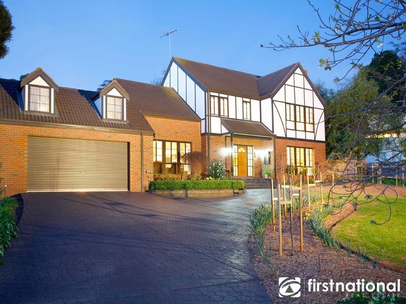 9 Graneel Grove, Berwick VIC 3806