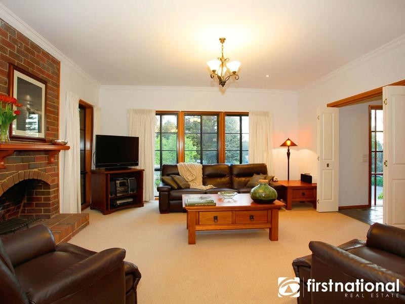 9 Graneel Grove, Berwick VIC 3806