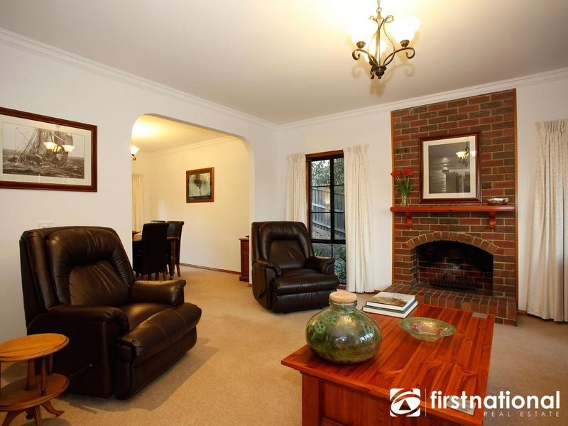 9 Graneel Grove, Berwick VIC 3806