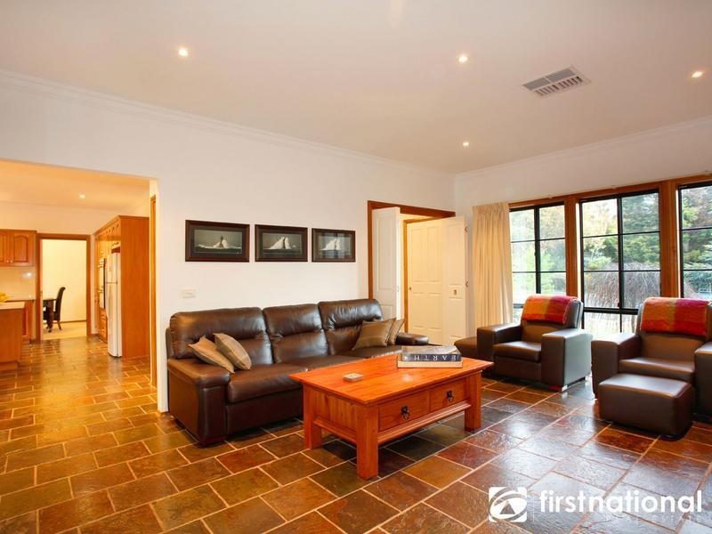 9 Graneel Grove, Berwick VIC 3806