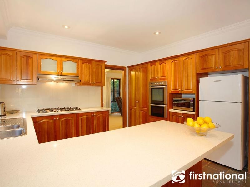 9 Graneel Grove, Berwick VIC 3806