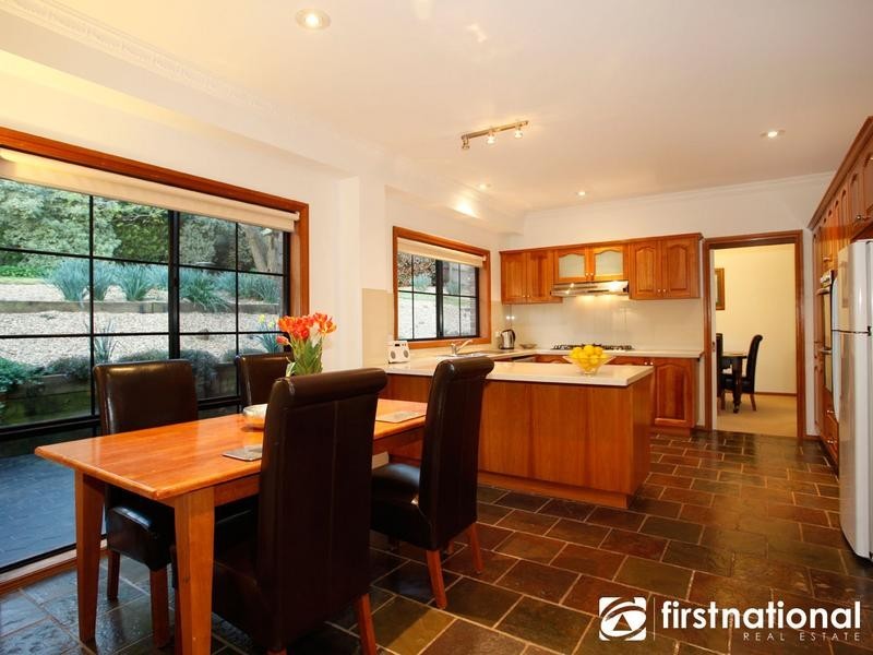 9 Graneel Grove, Berwick VIC 3806