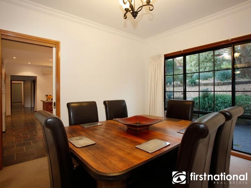 9 Graneel Grove, Berwick VIC 3806