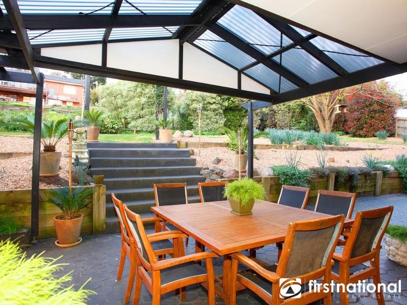 9 Graneel Grove, Berwick VIC 3806