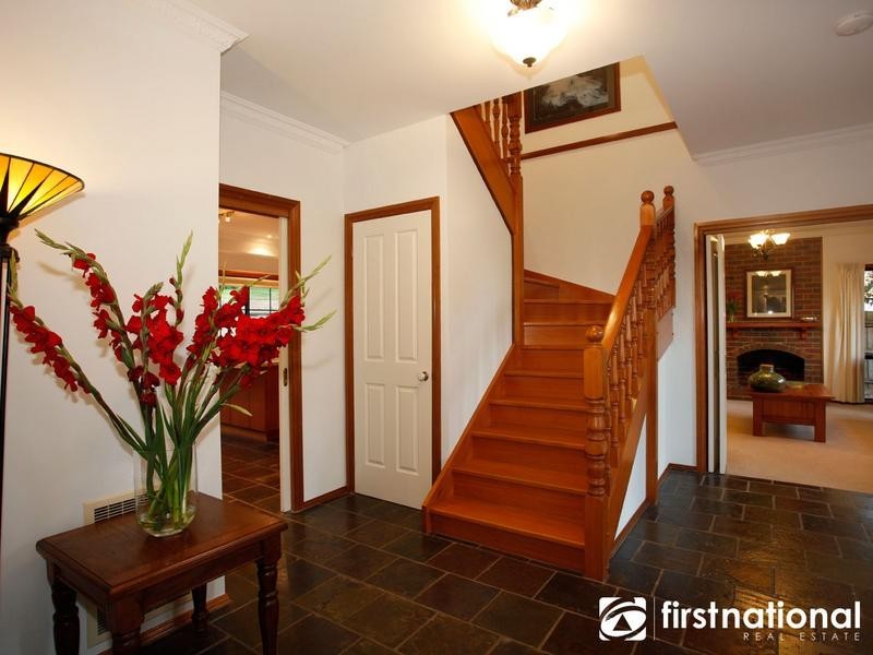 9 Graneel Grove, Berwick VIC 3806