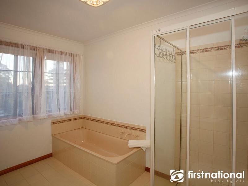 9 Graneel Grove, Berwick VIC 3806