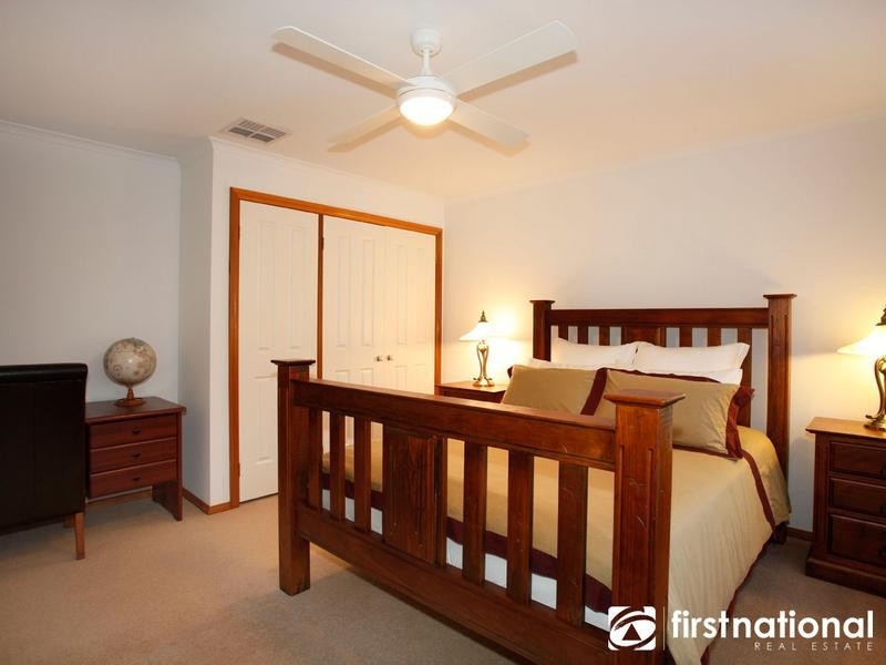 9 Graneel Grove, Berwick VIC 3806