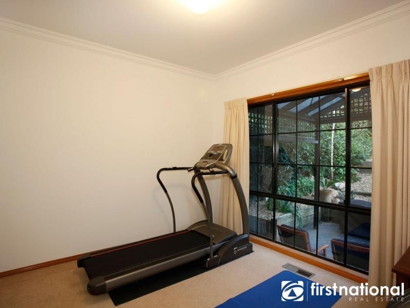 9 Graneel Grove, Berwick VIC 3806