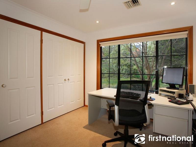 9 Graneel Grove, Berwick VIC 3806