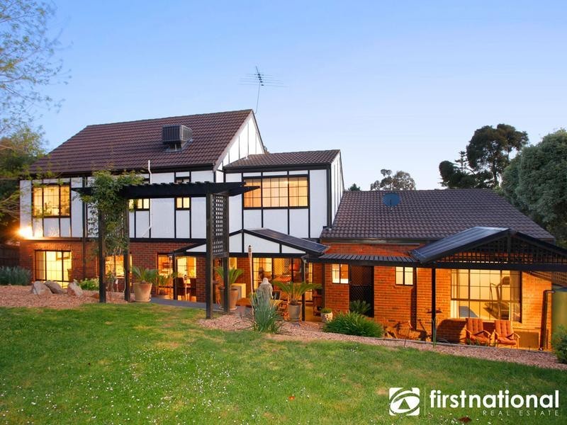 9 Graneel Grove, Berwick VIC 3806