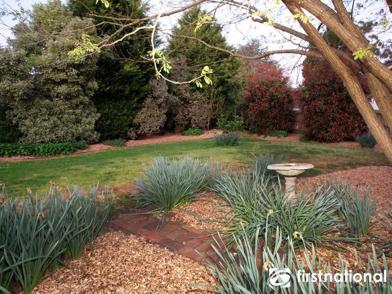 9 Graneel Grove, Berwick VIC 3806