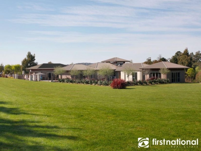 8-12 Glen Moidart Drive, Berwick VIC 3806