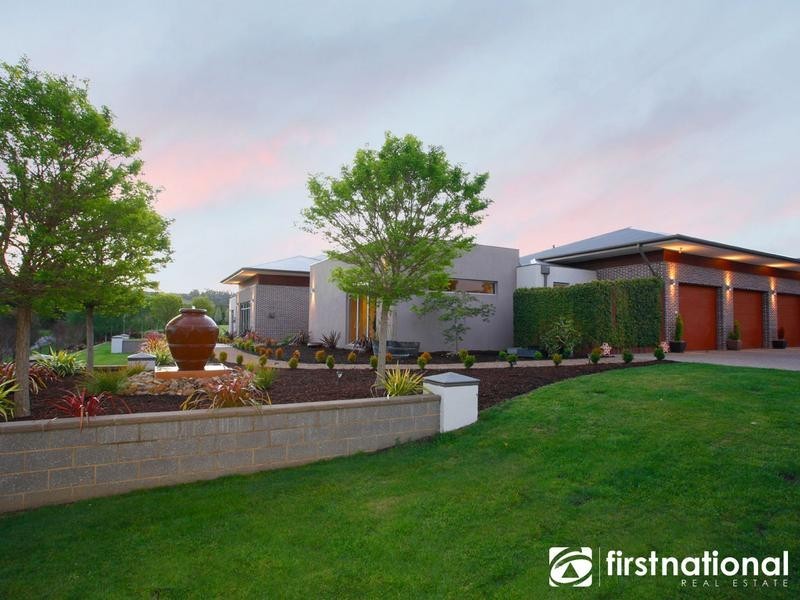 8-12 Glen Moidart Drive, Berwick VIC 3806