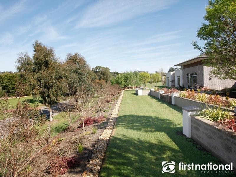 8-12 Glen Moidart Drive, Berwick VIC 3806