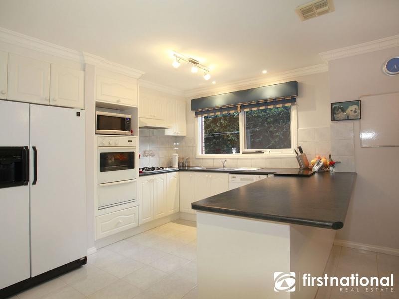 38 Crystal Brook Court, Narre Warren South VIC 3805