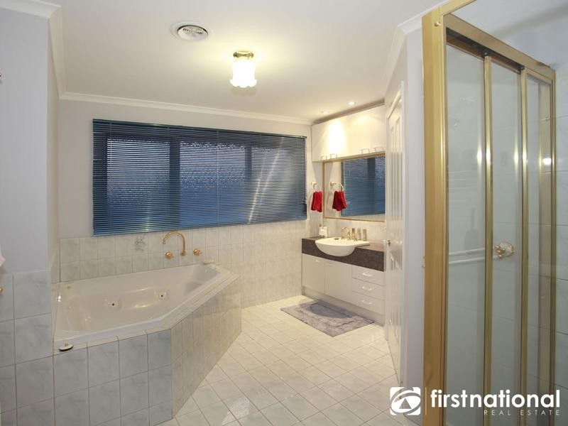 38 Crystal Brook Court, Narre Warren South VIC 3805