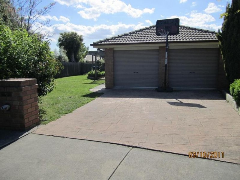 4 Hall Court, Berwick VIC 3806