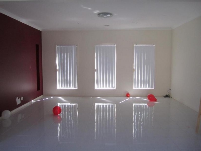 17 Peregrine Street, Cranbourne North VIC 3977