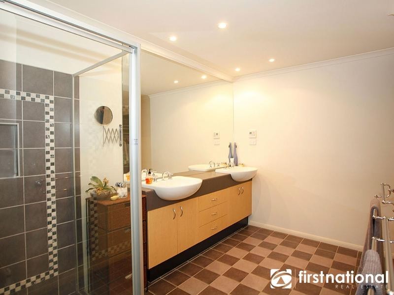 14 Spoonbill Street, Berwick VIC 3806