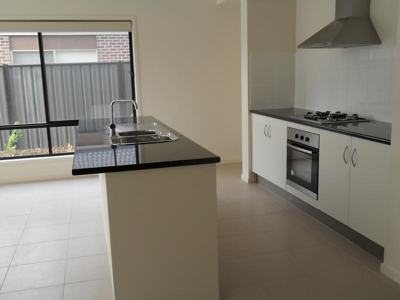 80 Selandra Boulevard, Clyde North VIC 3978