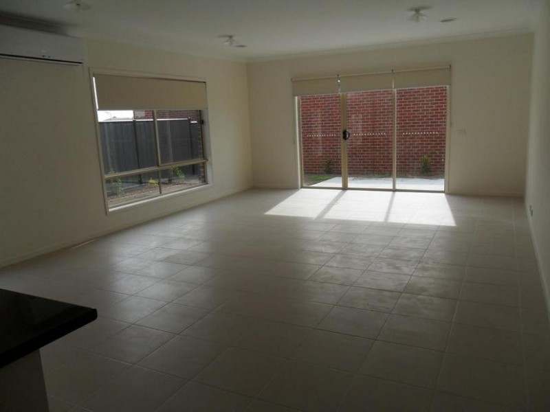 80 Selandra Boulevard, Clyde North VIC 3978