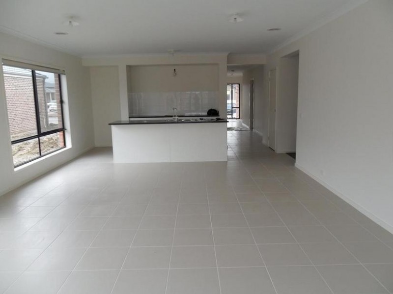 80 Selandra Boulevard, Clyde North VIC 3978