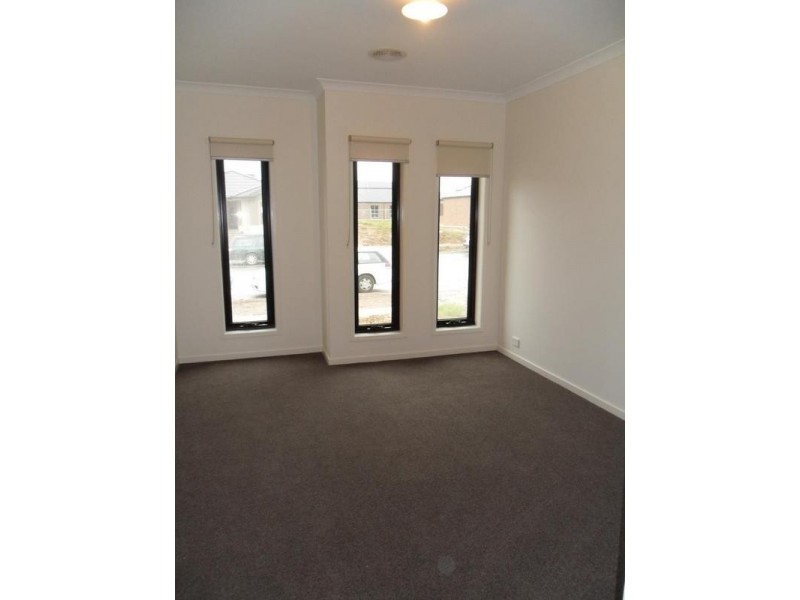 80 Selandra Boulevard, Clyde North VIC 3978