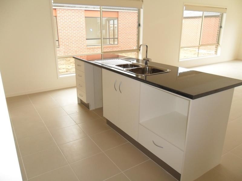 78 Selandra Boulevard, Clyde North VIC 3978