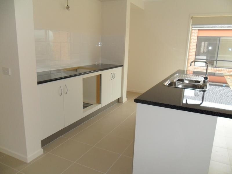 78 Selandra Boulevard, Clyde North VIC 3978