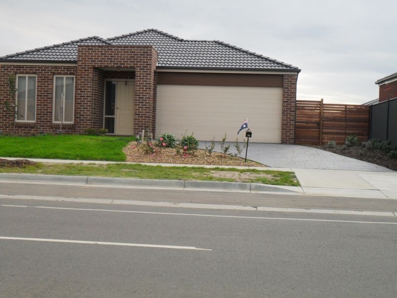 74 Selandra Boulevard, Clyde North VIC 3978