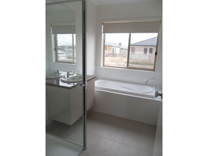 74 Selandra Boulevard, Clyde North VIC 3978