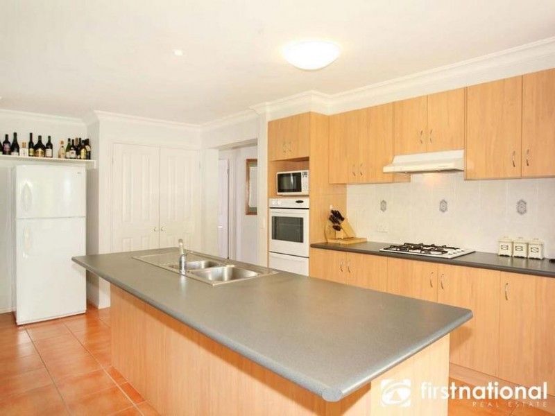 13 Dickson Mews, Berwick VIC 3806