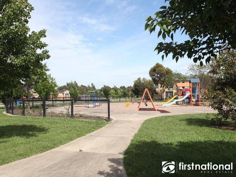 13 Dickson Mews, Berwick VIC 3806