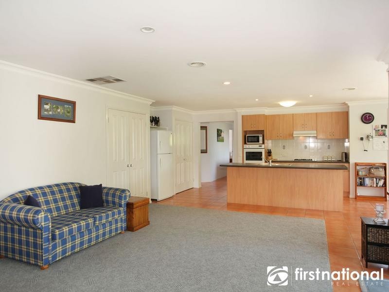 13 Dickson Mews, Berwick VIC 3806