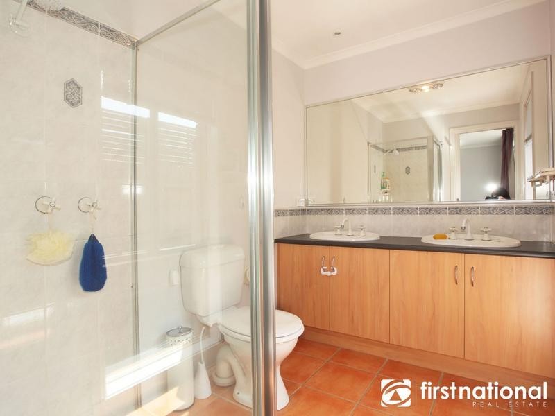 13 Dickson Mews, Berwick VIC 3806